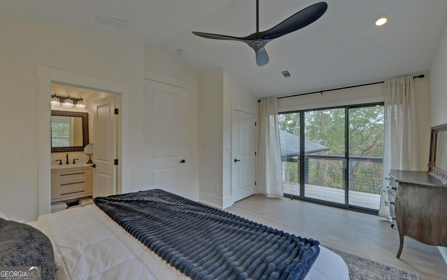 Walnut Mountain - Residential