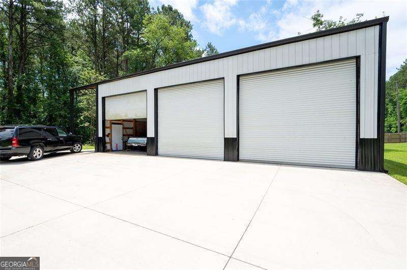 76 VAUGHN RD NE