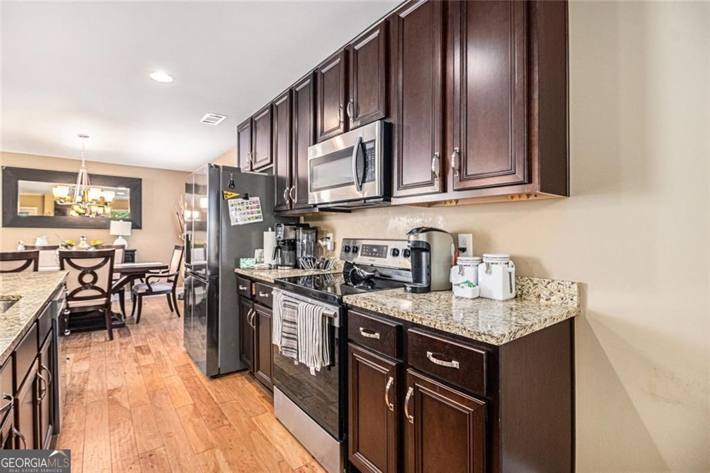 1156 Magnolia DR