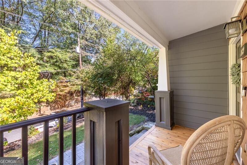 989 Amsterdam AVE NE