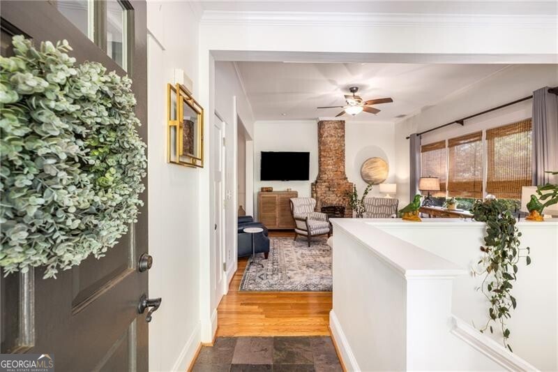 989 Amsterdam AVE NE