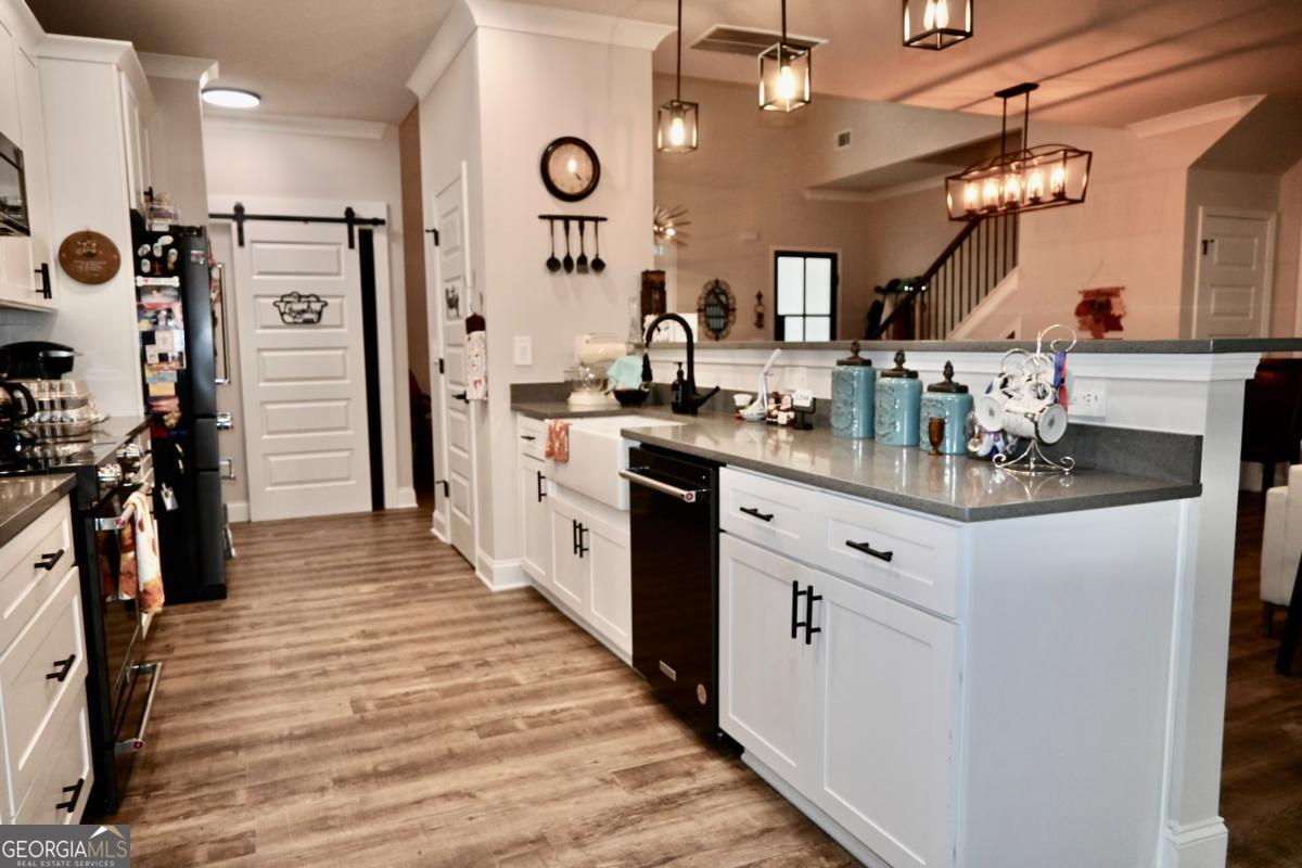 130 E Crestwood RD