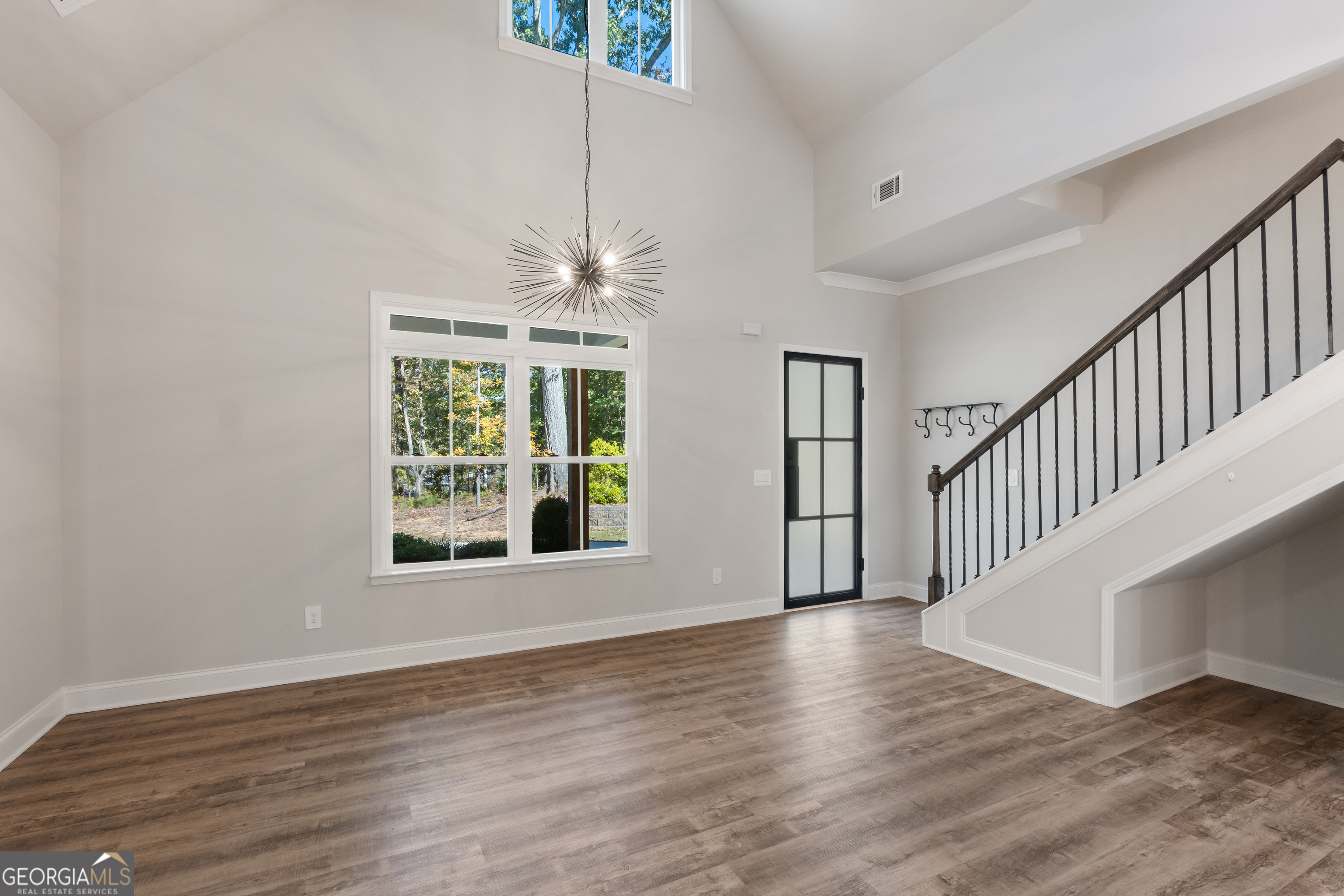130 E Crestwood RD