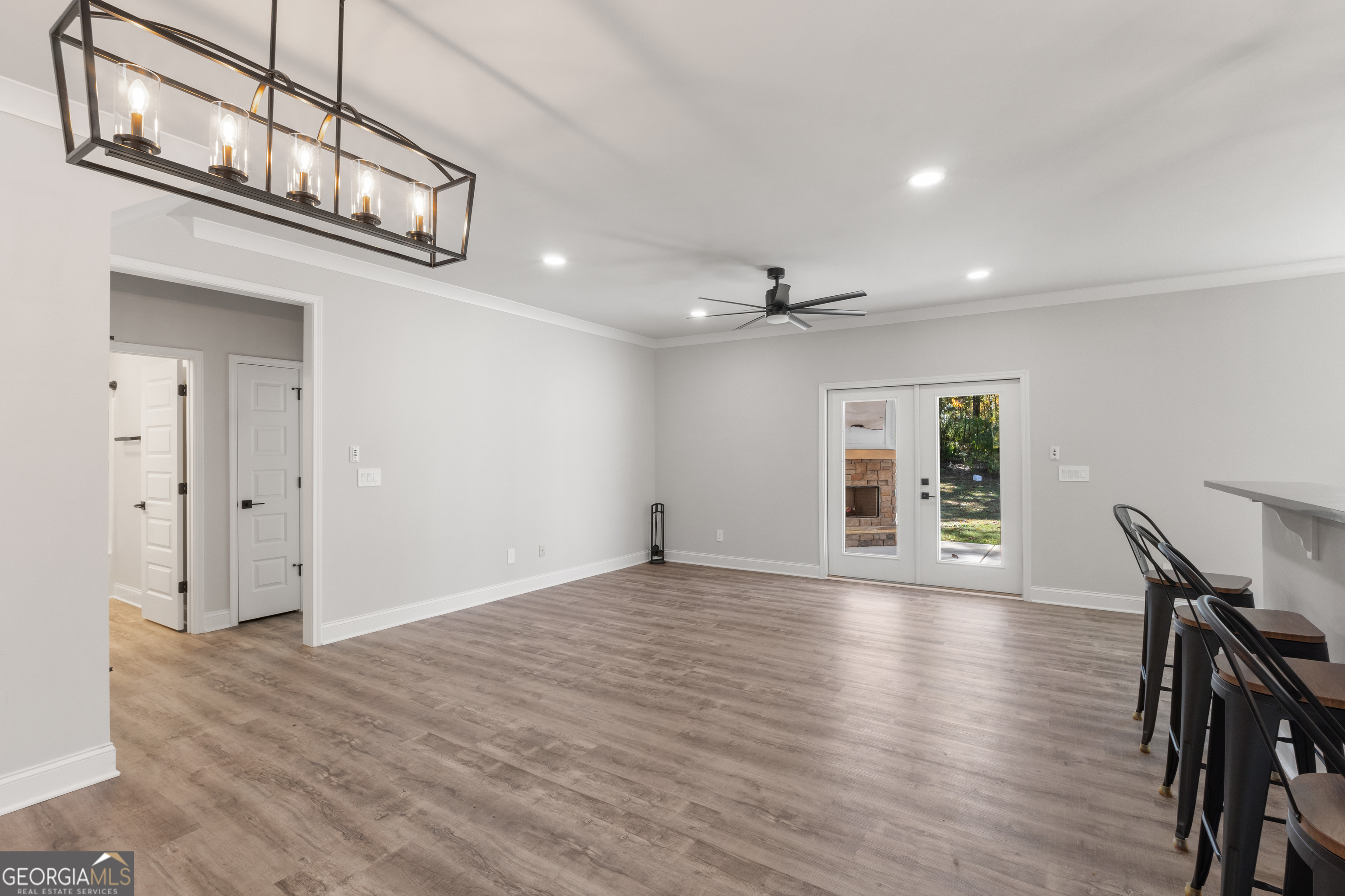 130 E Crestwood RD