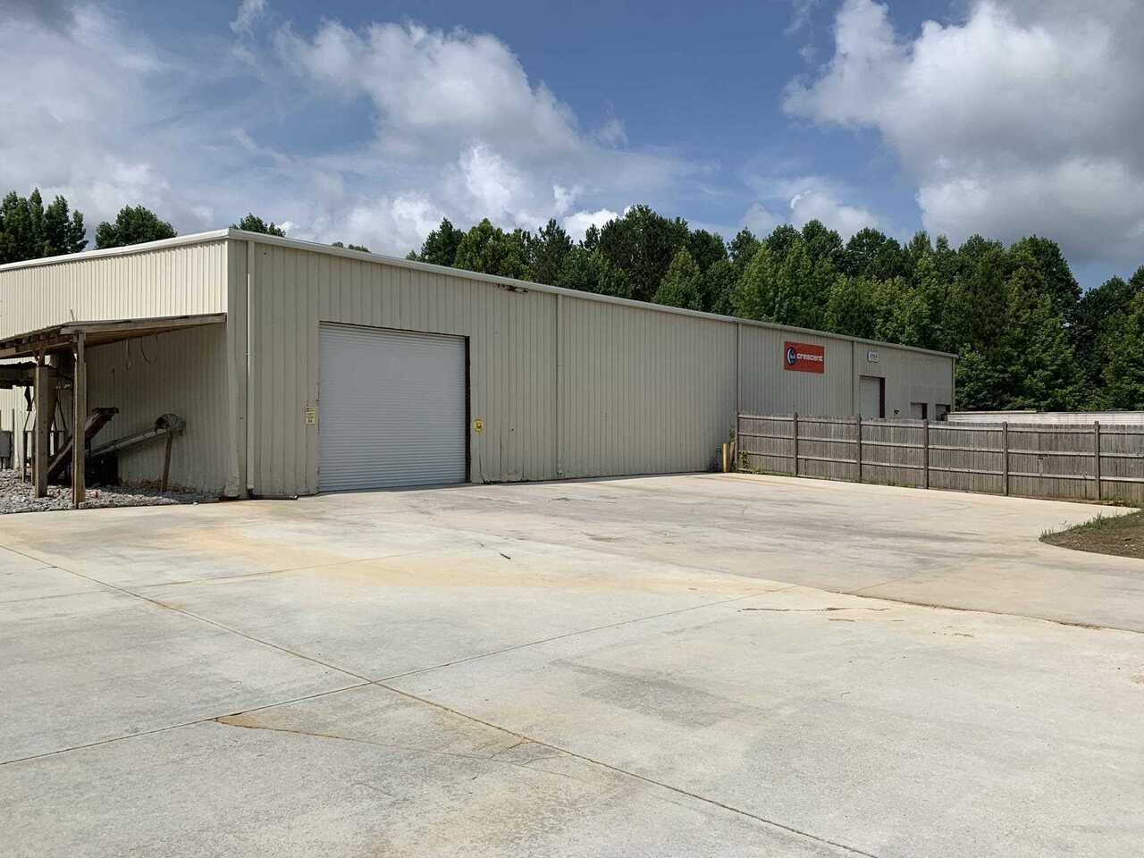 18,750 SF metal building on 2.5 acres 10,000 SF leased through December 2021 8,750 SF vacant 2 Dock Highs and 3 Drive in Doors Zoned M 2