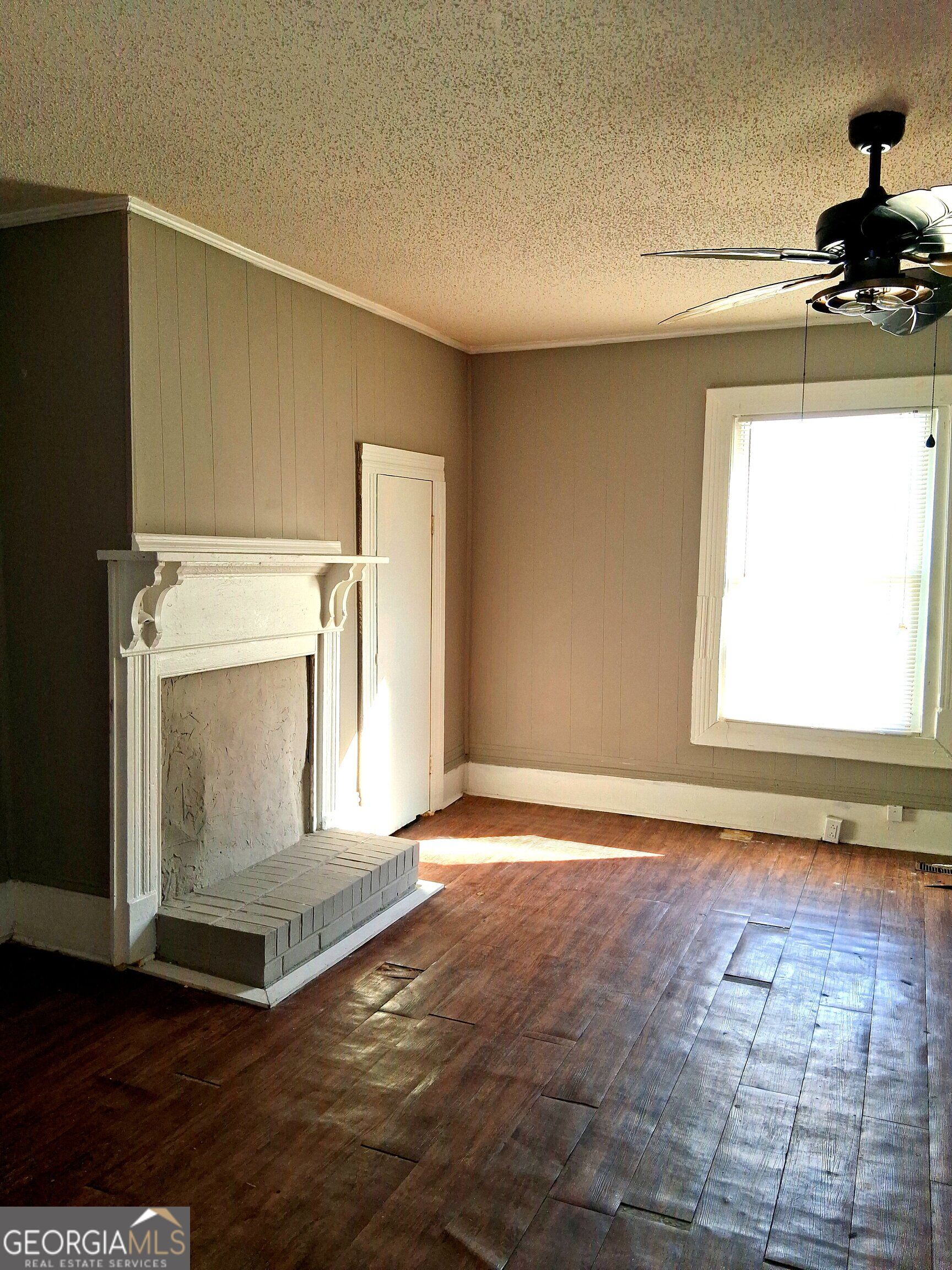 1575 Cedar AVE
