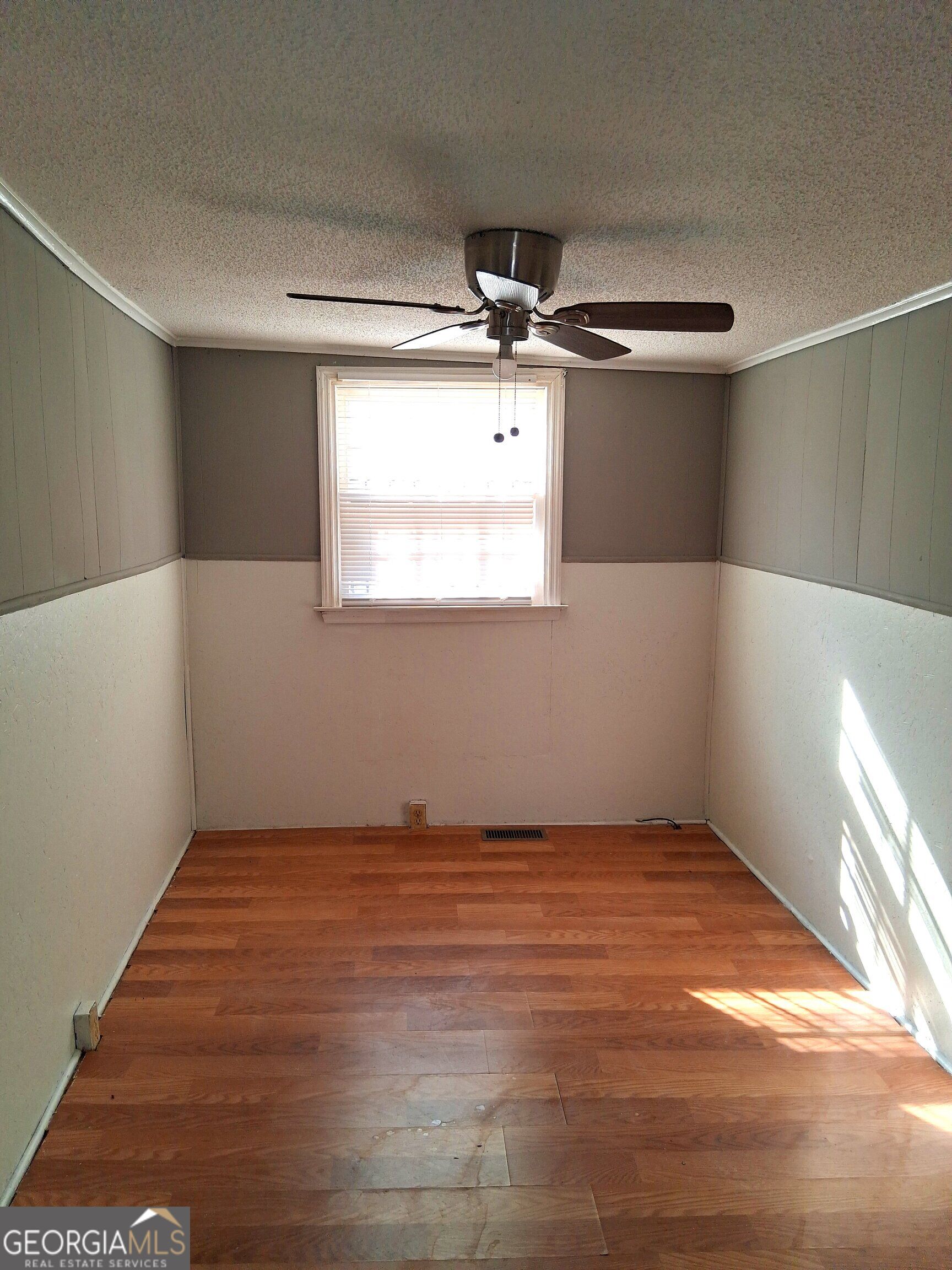 1575 Cedar AVE