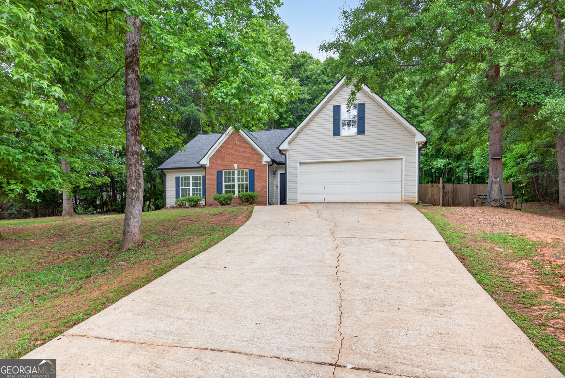 152 Albert LN