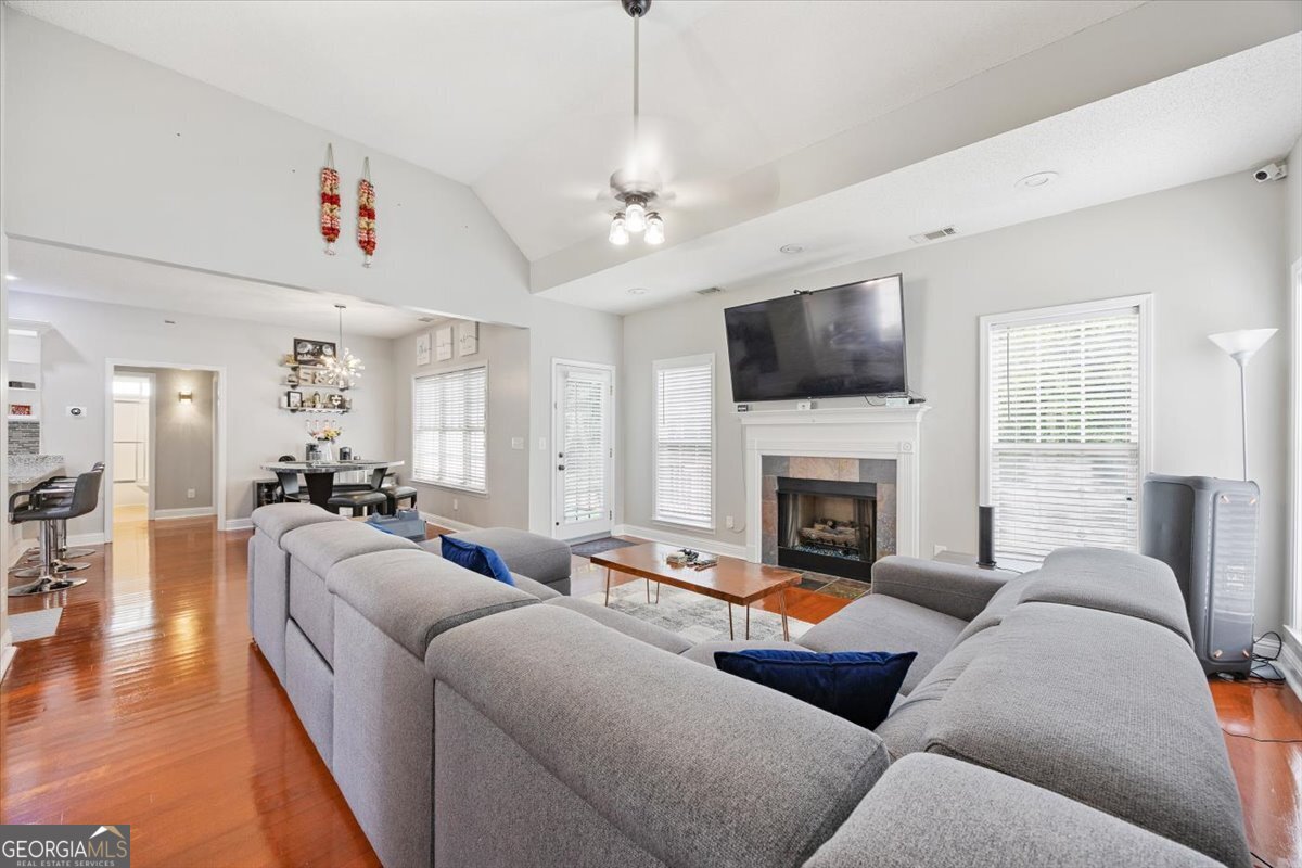 129 Sugarloaf CIR