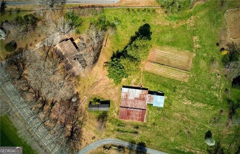 A home in Dawsonville