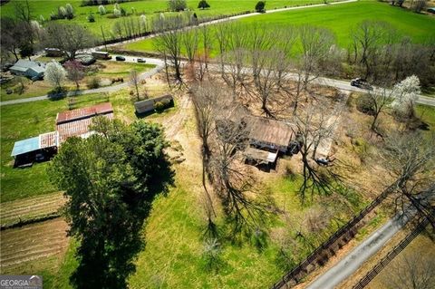 A home in Dawsonville