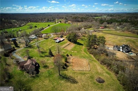 A home in Dawsonville