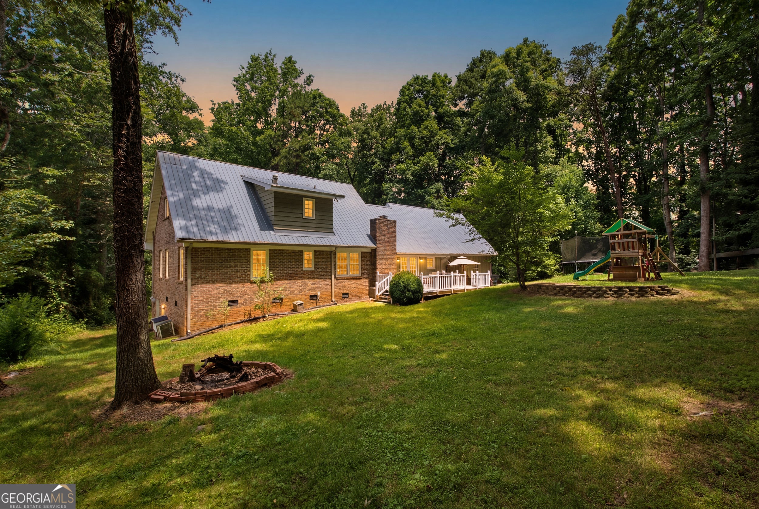 147 Ridgeway CIR