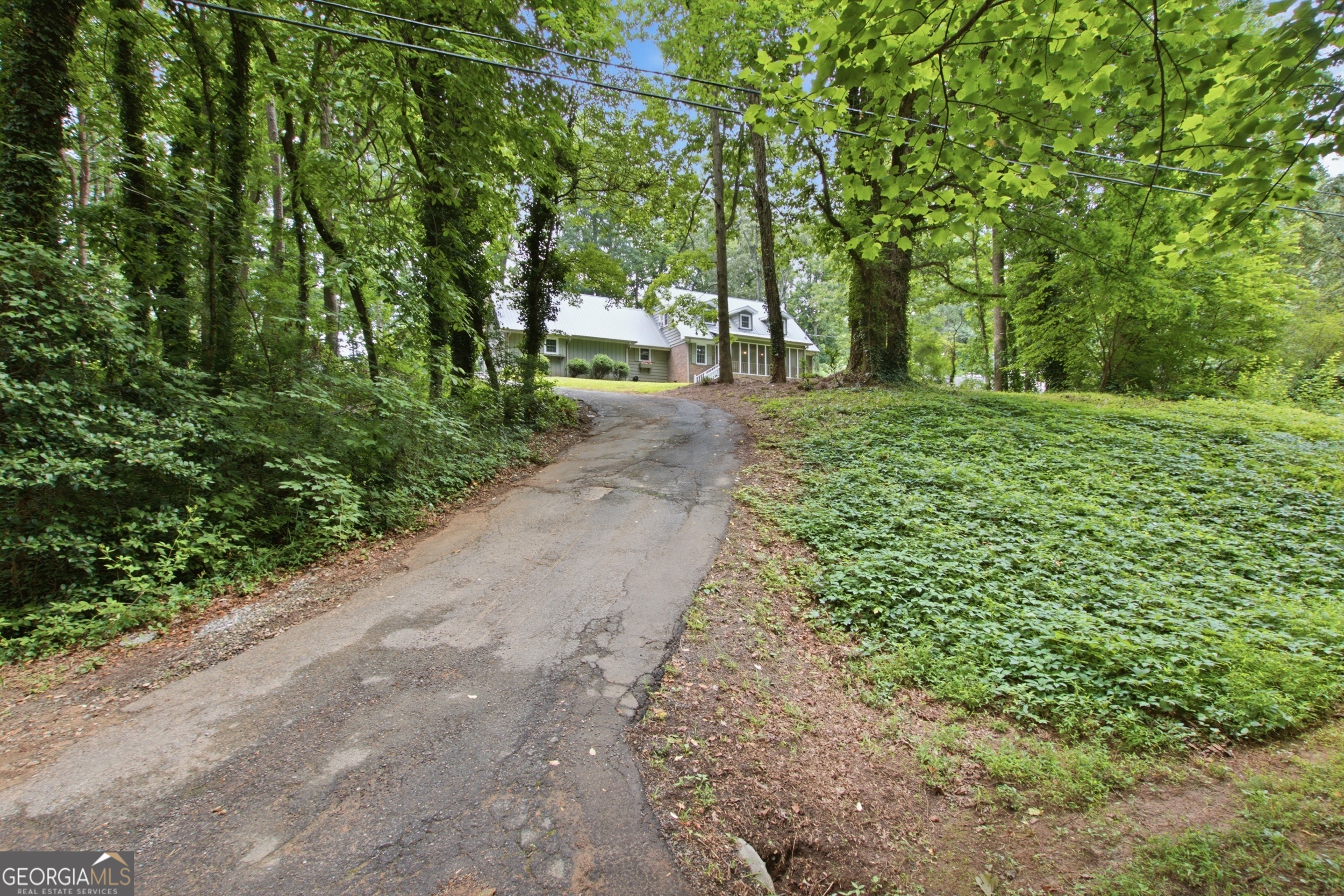 147 Ridgeway CIR