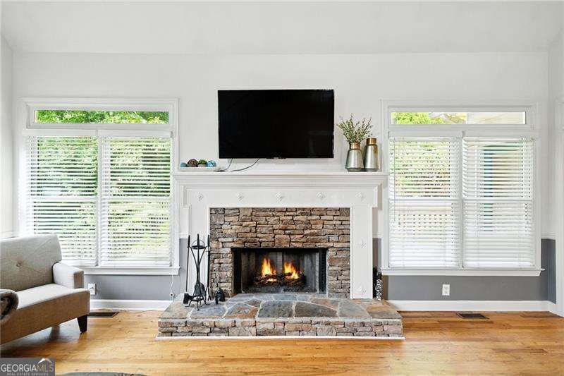 1377 Downington LN NW