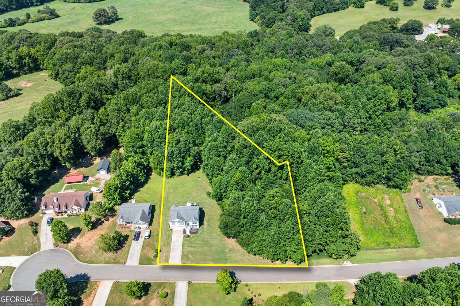 Fresh on the market at a new price! This beautiful 4 bed / 3 bath move-in ready split-foyer offers space, privacy, and many high-value updates! Set on 1.37 acres with no HOA, the charming home features a bright living room with a modern white-wash fireplace, a separate dining room, and a beautiful kitchen on the upper level, along with the primary suite and two secondary bedrooms. A beautifully renovated full hall bath serves both bedrooms and guests. The finished lower level provides a fourth bedroom, full bath, and large flex space-ideal for a teen suite, in-law setup, or home office. Major systems including roof, HVAC, water heater, and septic have been updated in recent years and remain in like-new condition. The lot blends open and wooded areas with room to make your own oasis. Convenient to Downtown Winder, shopping, schools, Hwy 316, and Athens.