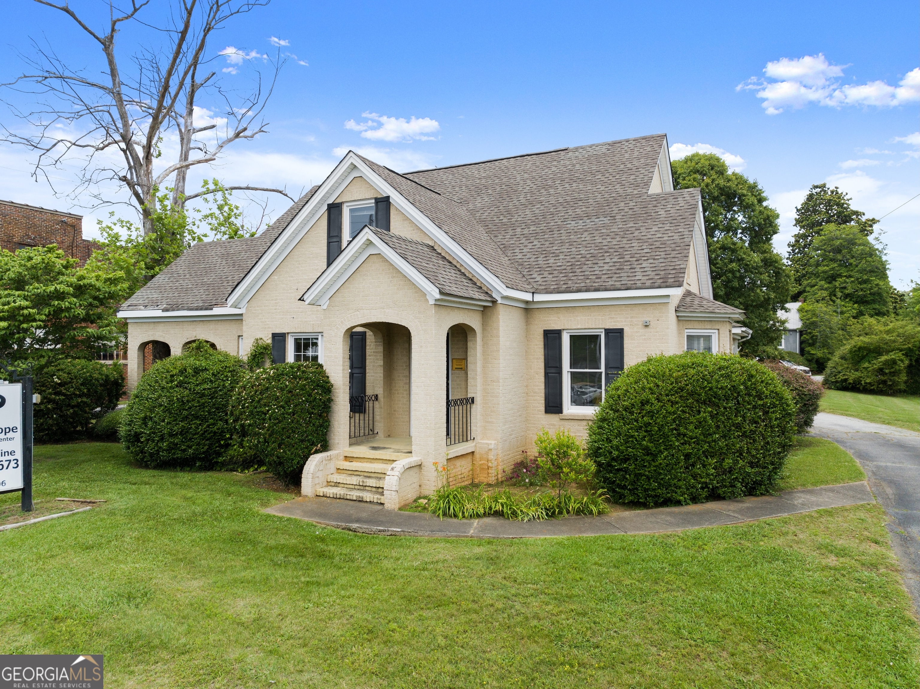 592 N Main ST