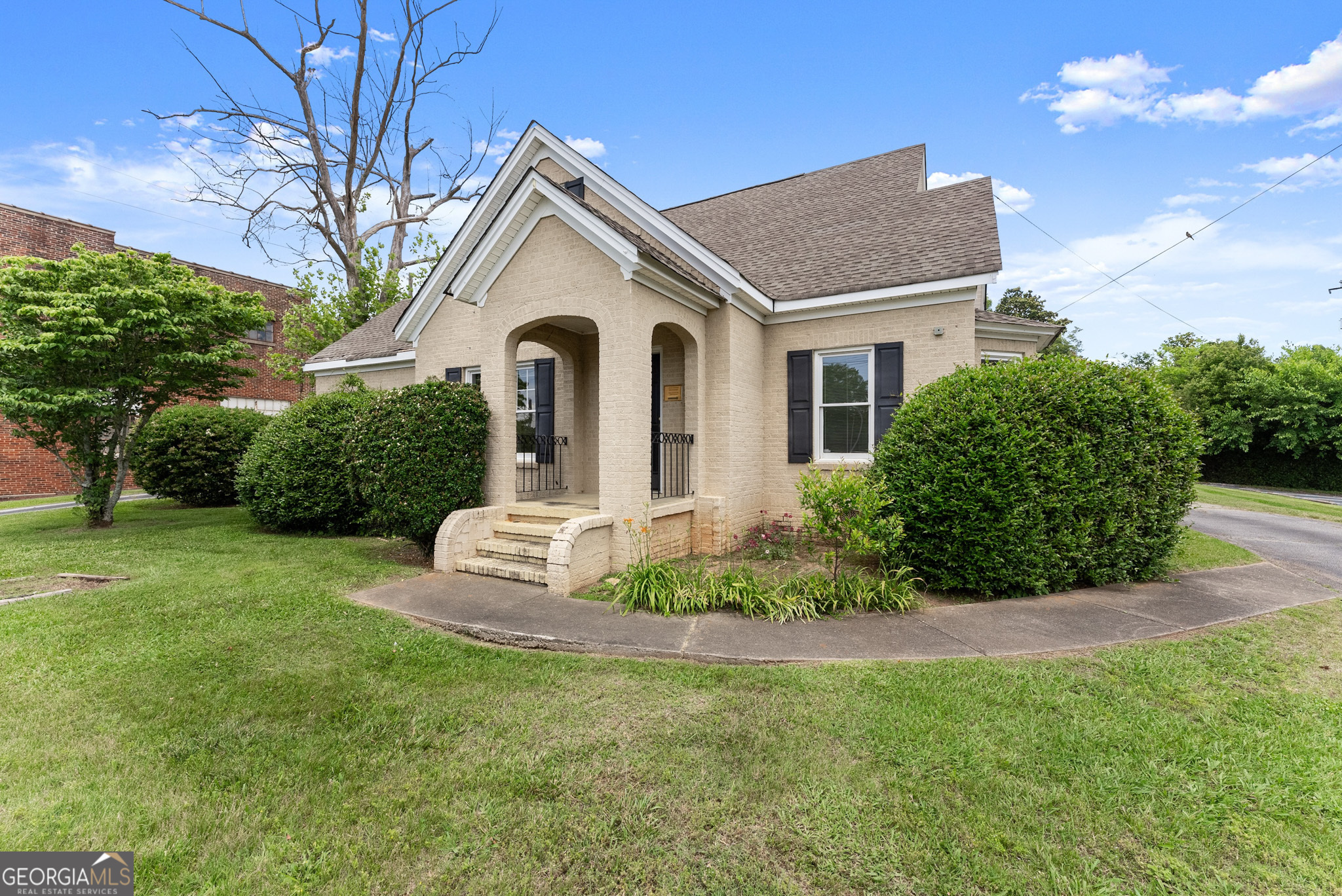 592 N Main ST