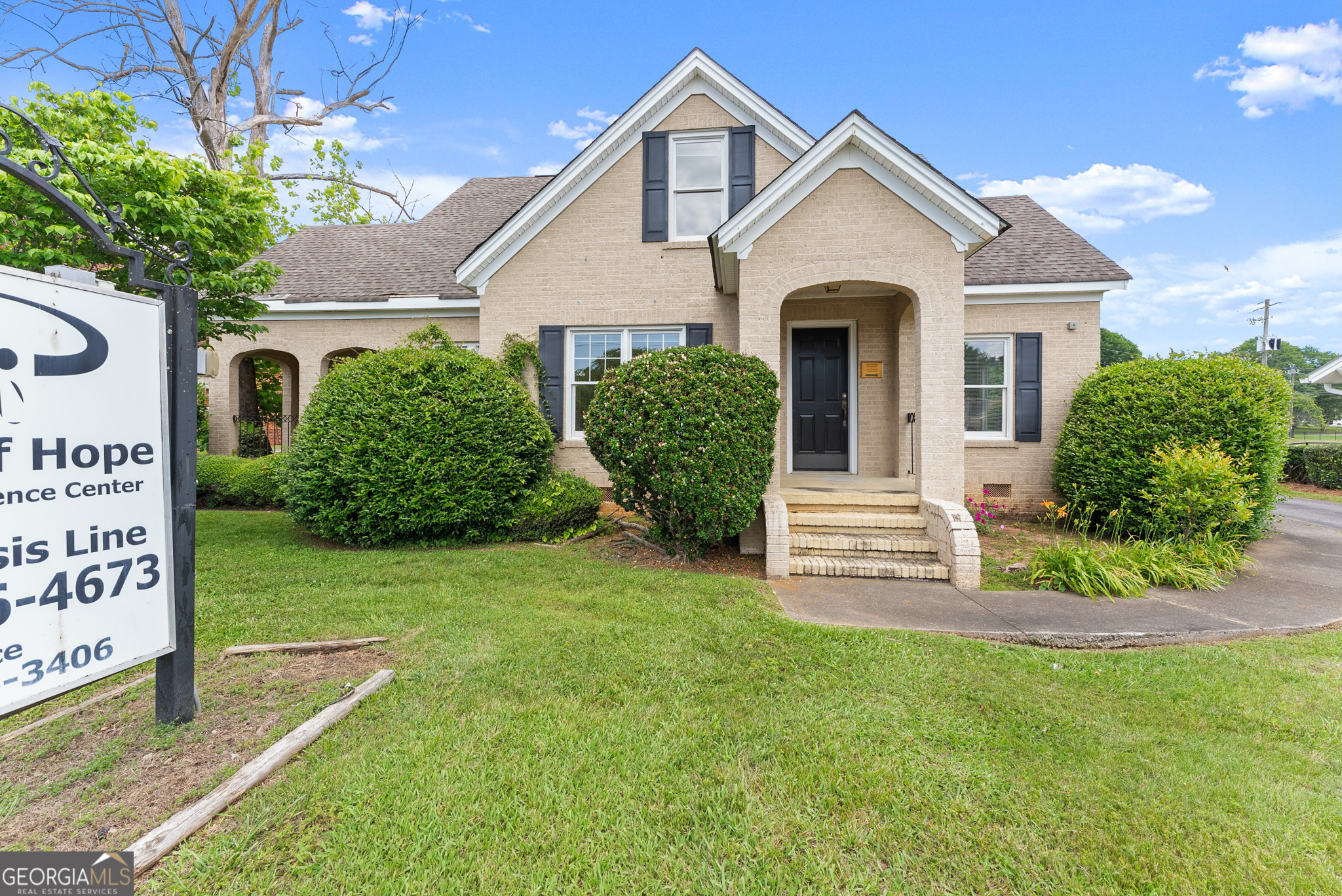 592 N Main ST