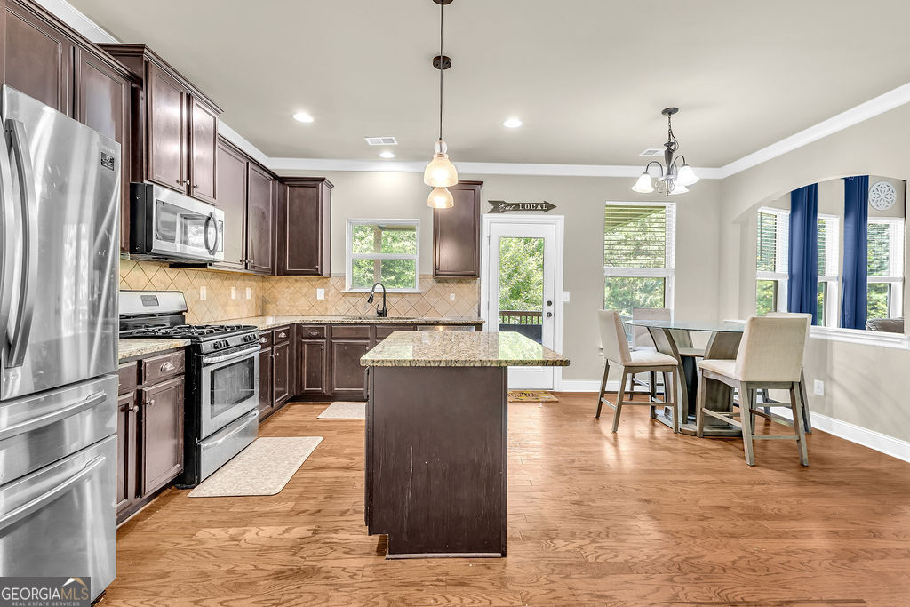 Atlanta, Georgia 30331, United States, 6 Bedrooms Bedrooms, ,4 BathroomsBathrooms,Residential,Pending,157499