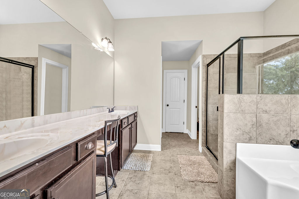 Atlanta, Georgia 30331, United States, 6 Bedrooms Bedrooms, ,4 BathroomsBathrooms,Residential,Pending,157499