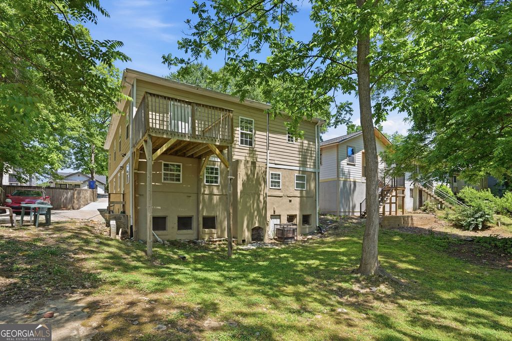 Photo of 1070 Mayson Turner Road NW, Atlanta, GA 30314 (MLS # 10760935)