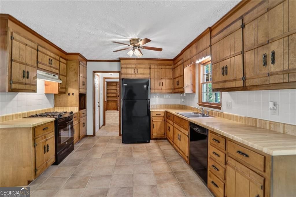 1905 Holly Springs RD