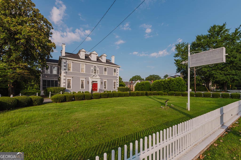 Photo of 2028 Vineville Avenue, Macon, GA 31204 (MLS # 10799978)