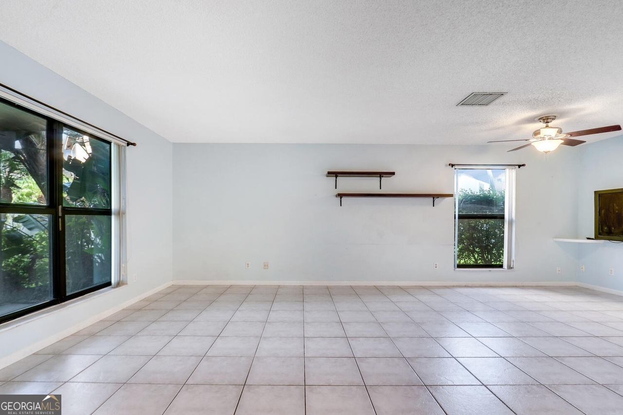 SANDTREE - Residential