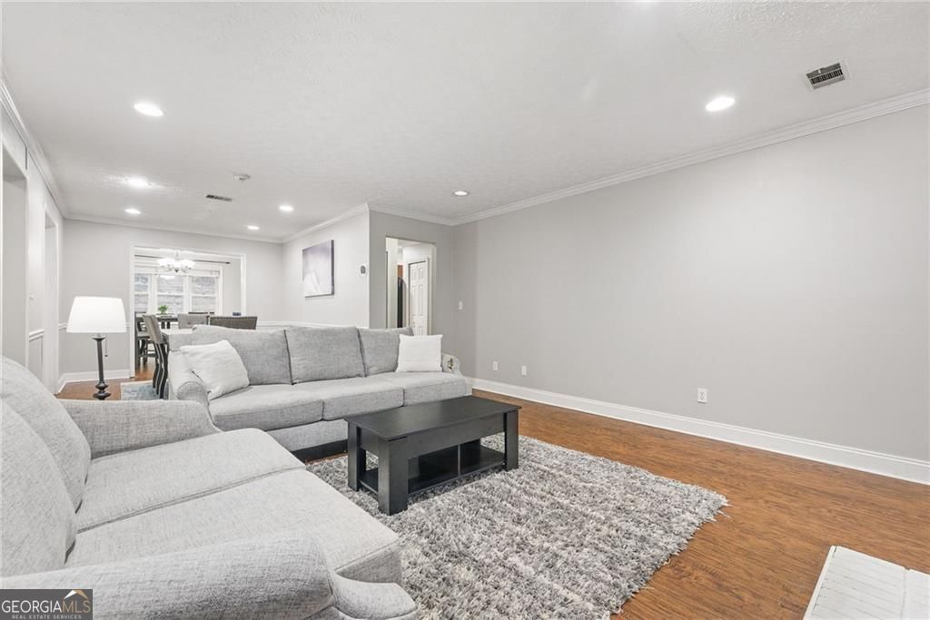 Atlanta, Georgia 30324, United States, 3 Bedrooms Bedrooms, ,2 BathroomsBathrooms,Residential,Active,168270