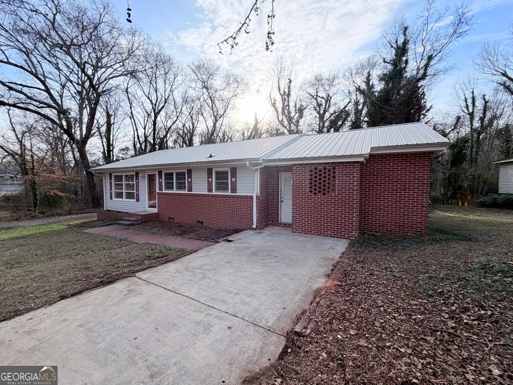 Photo of 102 Cunningham Drive, Hartwell, GA 30643 (MLS # 10678445)