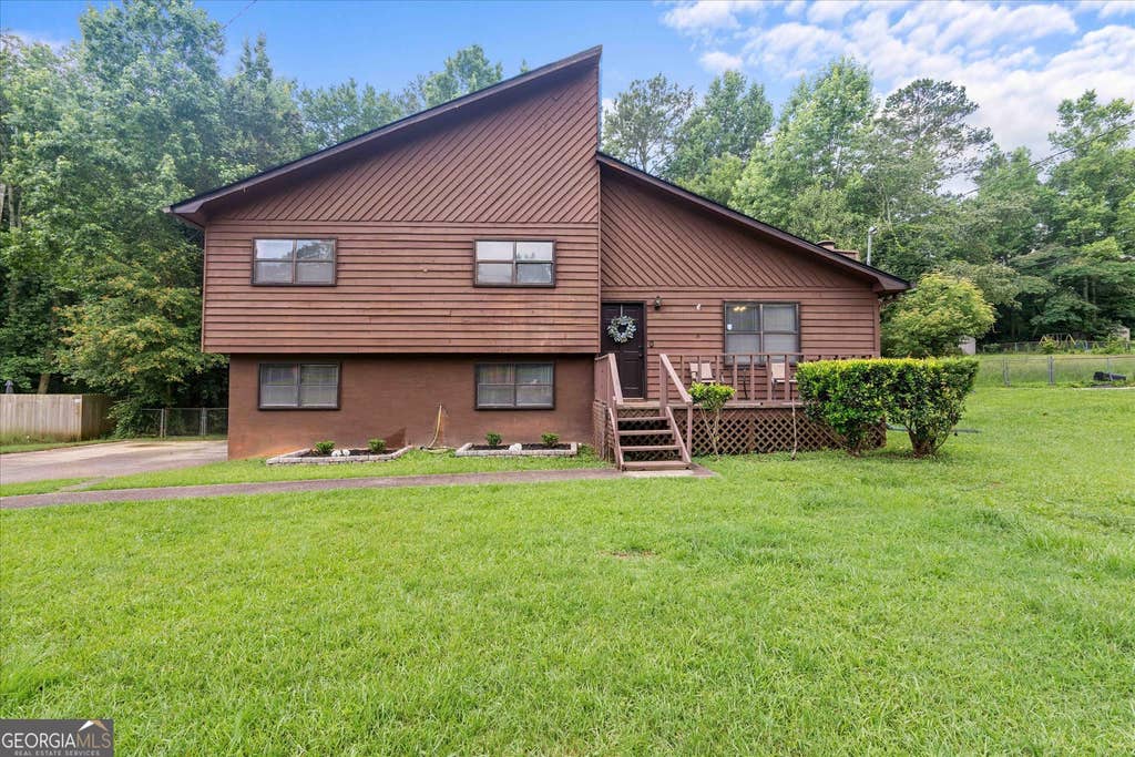 Photo of 85 S Meadowcliff Cir, Carrollton, GA 30117 (MLS # 10784150)