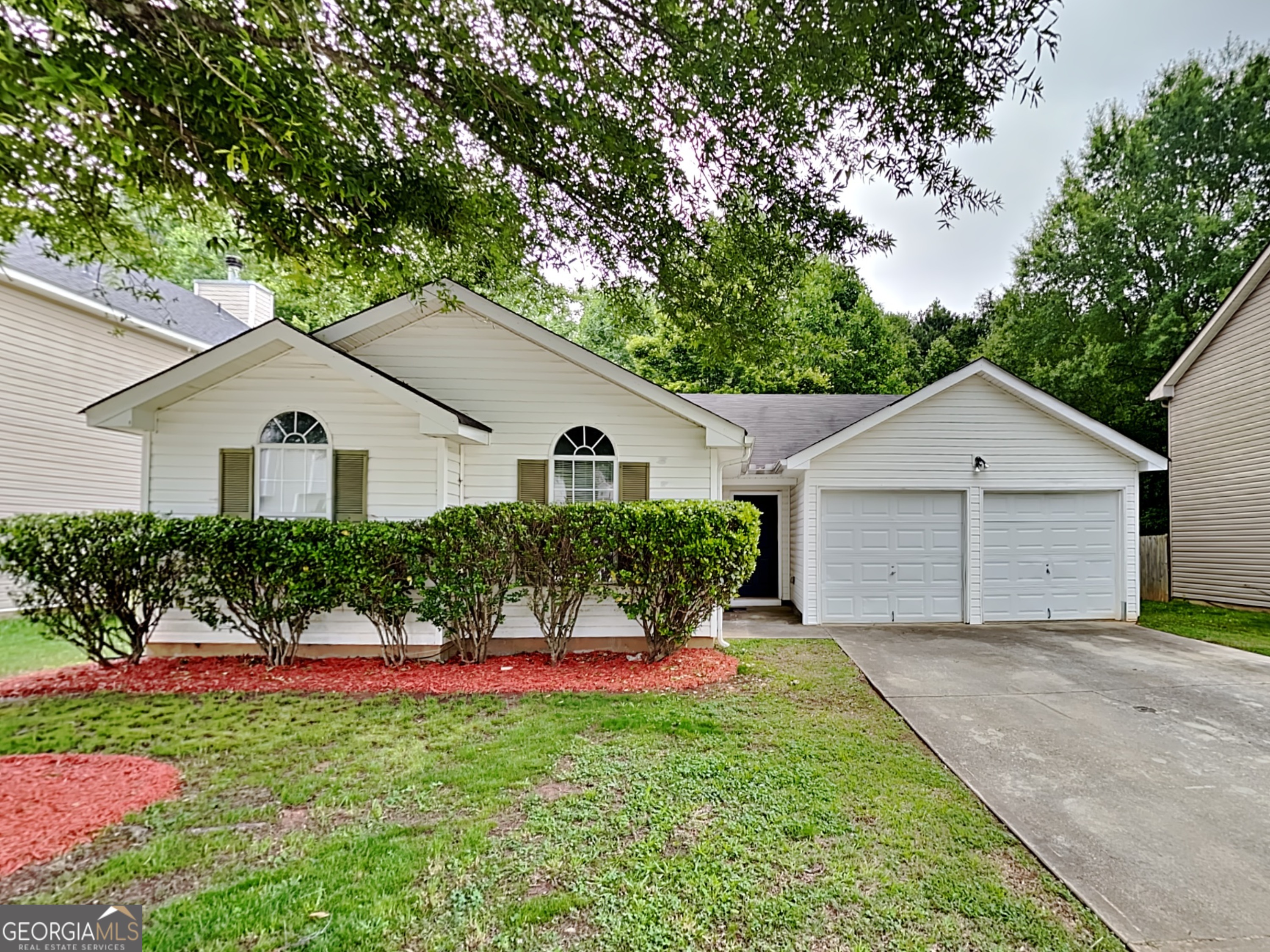 Welcome to your new home in the heart of Lithonia! This well kept home offers 3 bedrooms, and 2 full bathrooms, the perfect blend of comfort, space, and convenience. Don't miss out. Schedule a tour today.