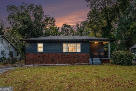 Photo of 2708 Oldknow Drive NW, Atlanta, GA 30318 (MLS # 10635733)