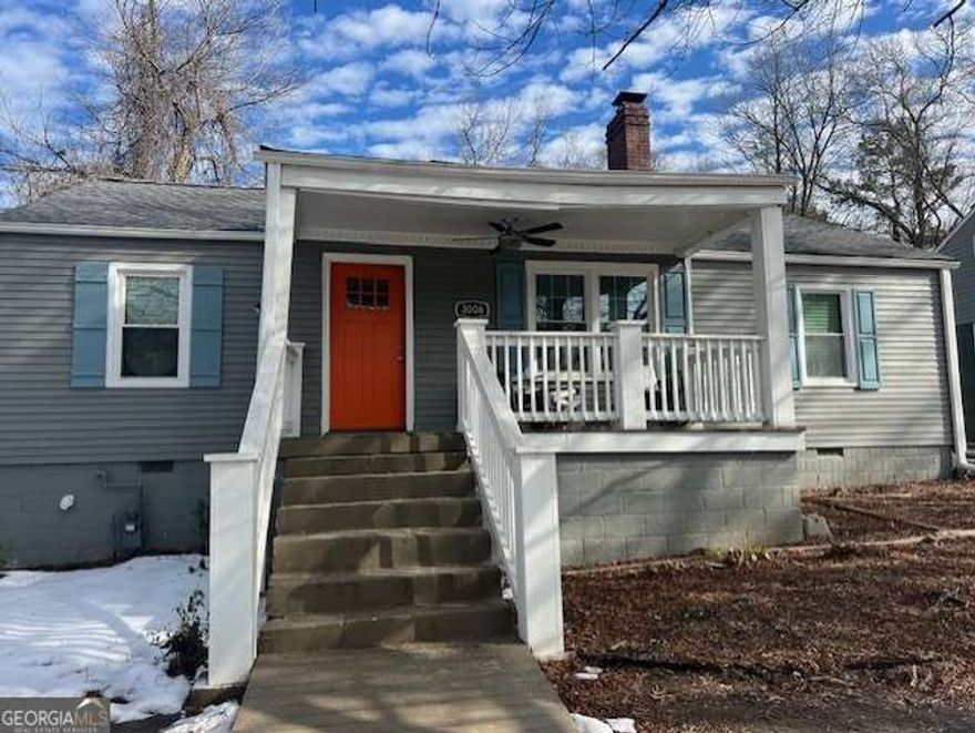 Location is awaiting in this spacious open concept home, minutes from venues. Close to the Mercedes Benz Stadium, Lakewood Amphitheatre and many more. Enjoy your peaceful yard and convenient location all in one, do not hesitate to see this one.