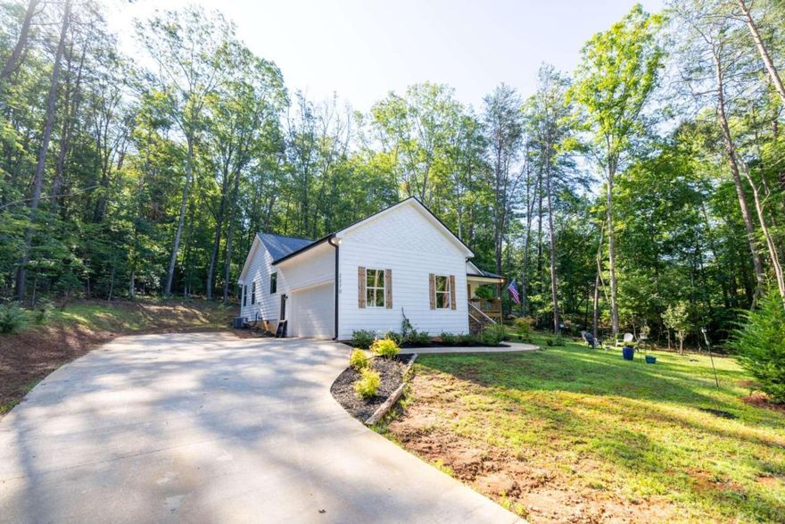 Practically new 3 bedroom/ 2 Bathroom home in the beautiful mountains of Dahlonega. Located only 10 minutes from the downtown area with great shops and restaurants as well as the University of North Georgia. Great Open Concept with high ceilings. Primary bedroom has its own access to the back deck. Property is heavily wooded for lots of privacy. Don't miss this opportunity to live or invest in Dahlonega!