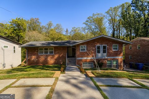Photo of 995 Fleetwood Circle SW, Atlanta, GA 30311 (MLS # 10624237)