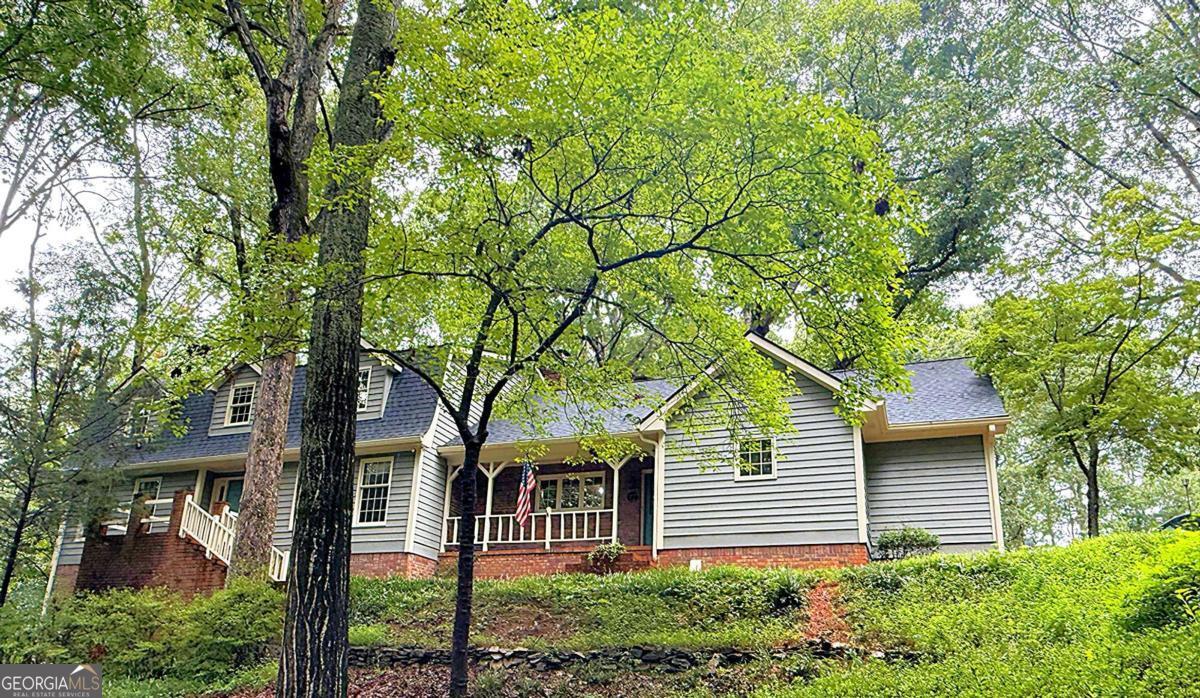 2110 Stoneleigh DR