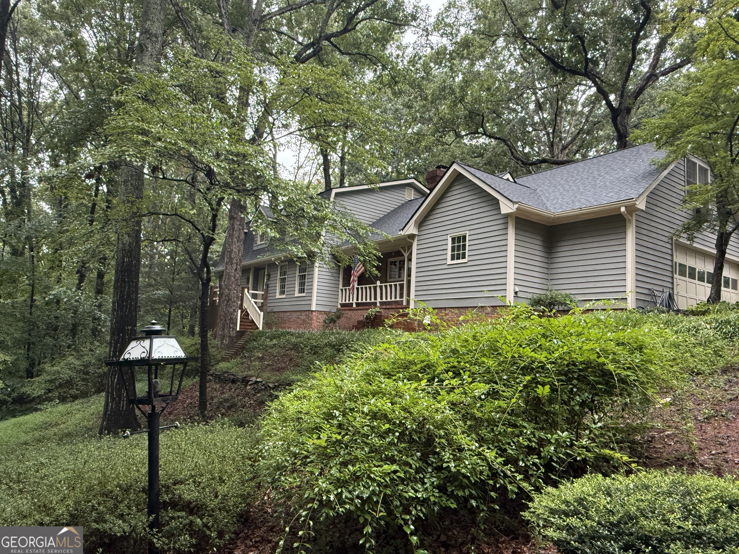 2110 Stoneleigh DR