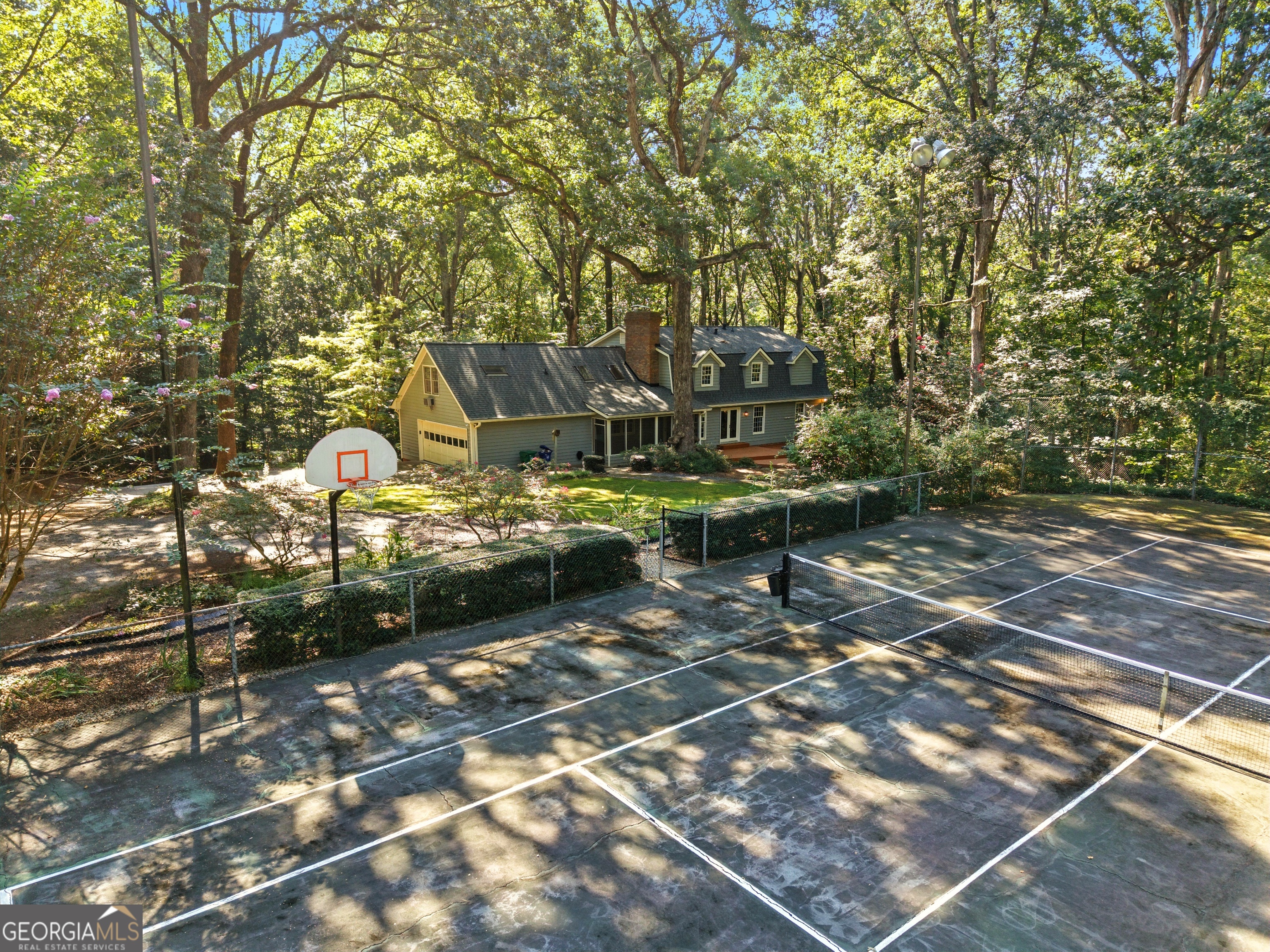 2110 Stoneleigh DR