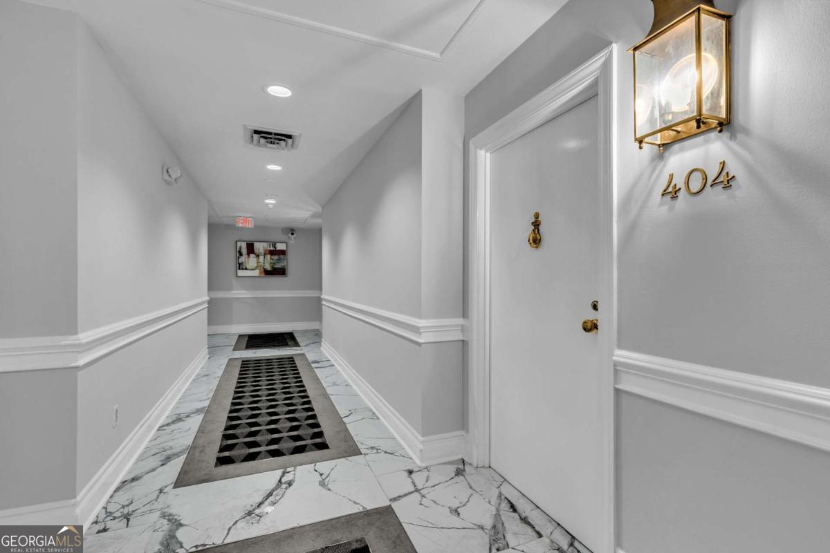 321 Abercorn ST 404