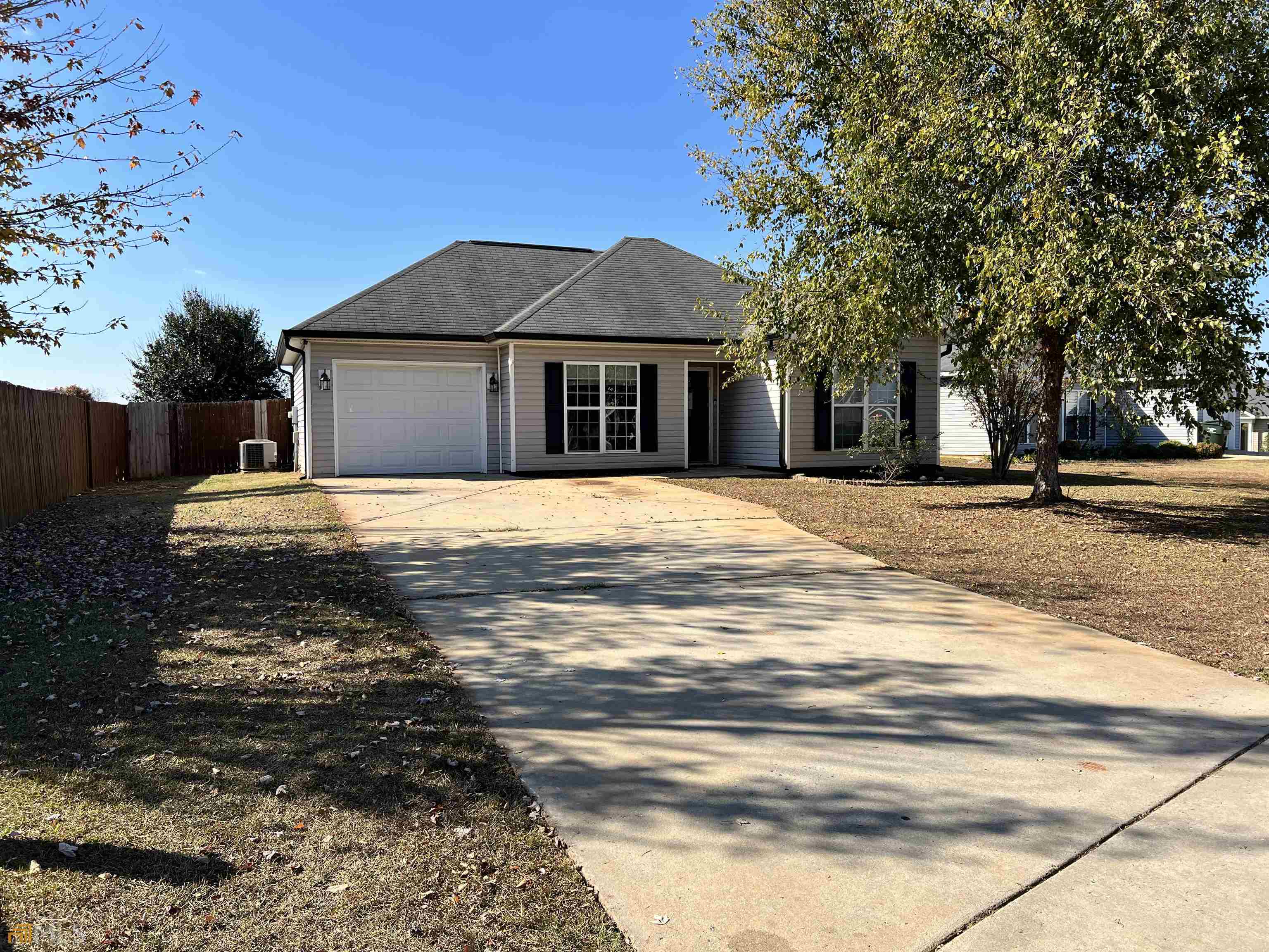 A house with SOOO many possibilities and very affordable! First time homebuyer, downsizing or investor? Perfect location for shopping, restaurants and walking to school. This home is a 3 bedroom/2bathroom split floor plan. Stainless steel appliances and great size yard. Call the listing agent for a showing today!