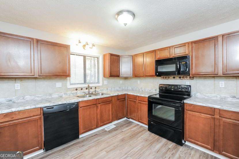 4391 Sandy Plains RD