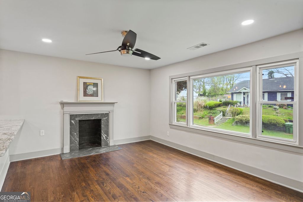 Photo of 664 Florence Place NW, Atlanta, GA 30318 (MLS # 10696397)