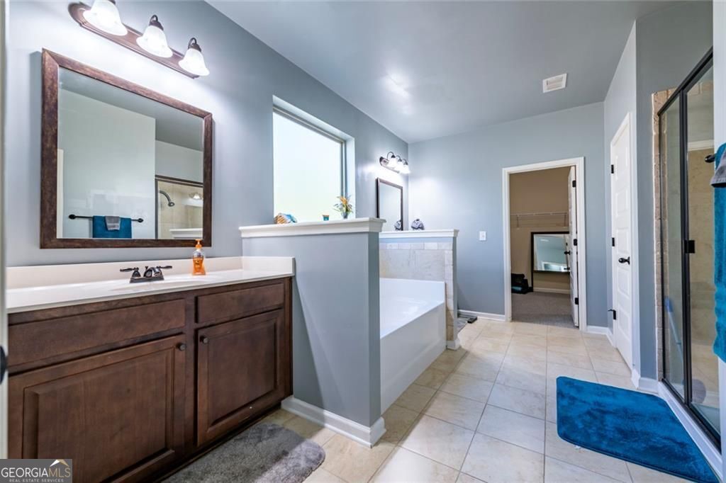 Jonesboro, Georgia 30236, United States, 6 Bedrooms Bedrooms, ,5 BathroomsBathrooms,Residential,Active,255319