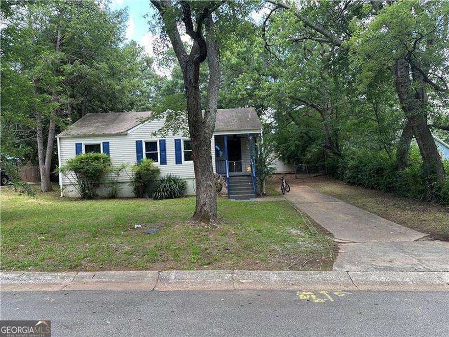 LOCATION.,LOCATION...3 Bedrooms, 2 bathrooms. Hardwood Floor. Aluminum/Vinyl. Open Frame Porch. Patio/Wood Deck.   Close to I-75/285/85. Close to Downtown Marietta Square and near of Marietta Museum of History. SOLD AS IS. NO SELLER'S DISCLOSURE AT THE PROPERTY.