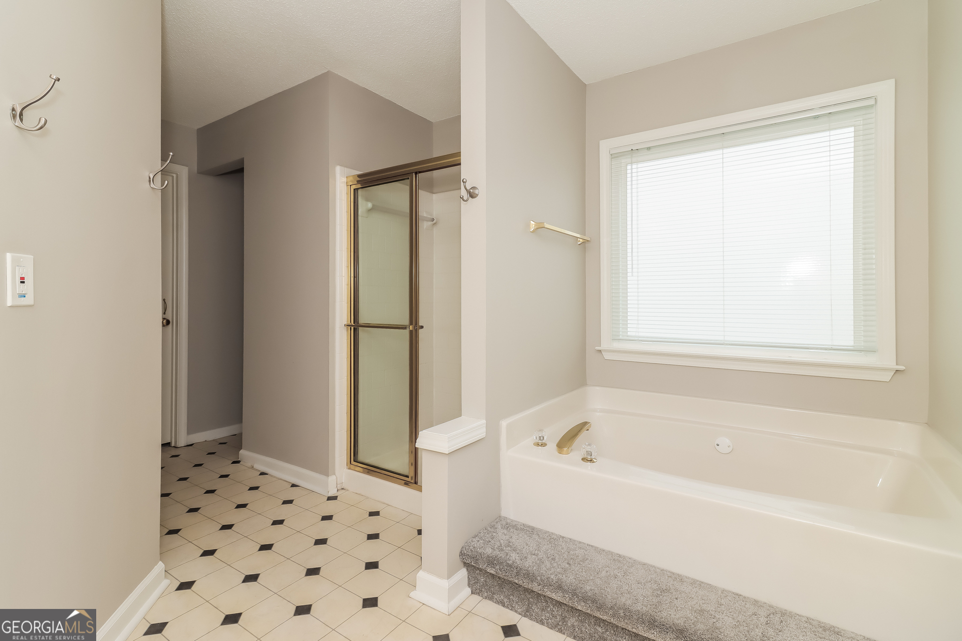 3402 - CARRINGTON PARK - Residential