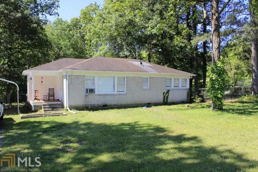 Very cute 3 bedroom home no corner lot in West Rome.  Large fenced in back yard.  Come take a look.