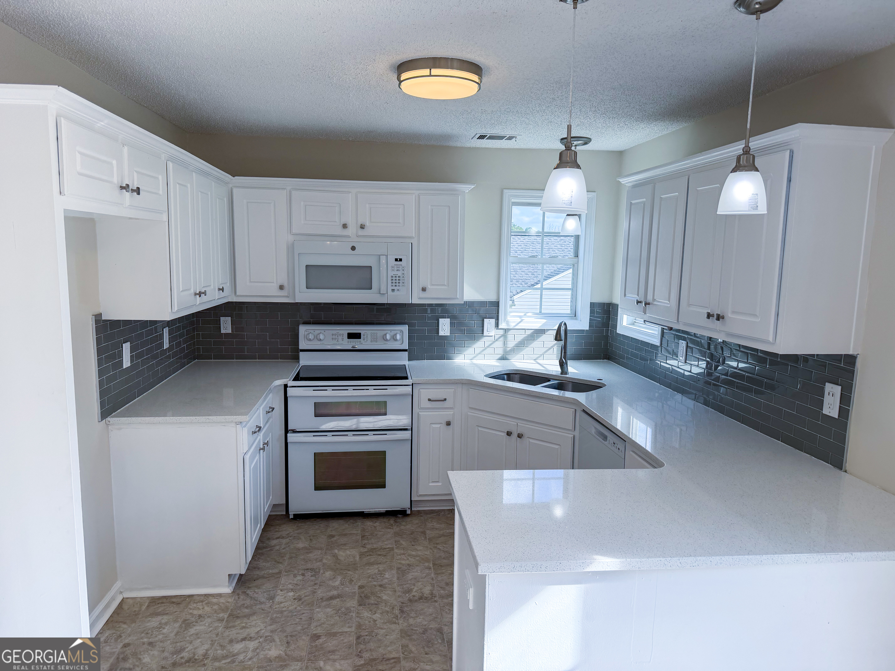 1119 Hummingbird WAY