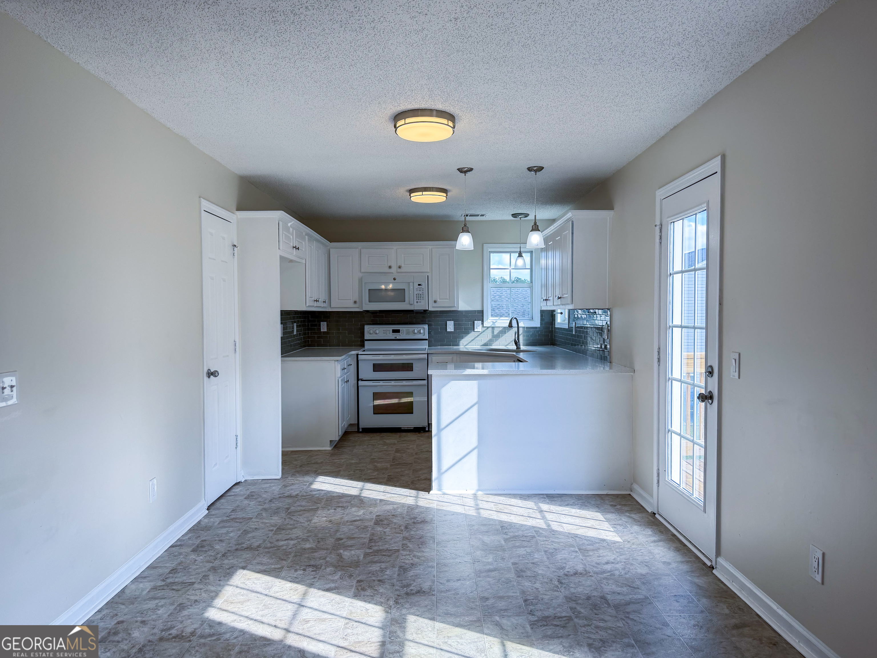 1119 Hummingbird WAY